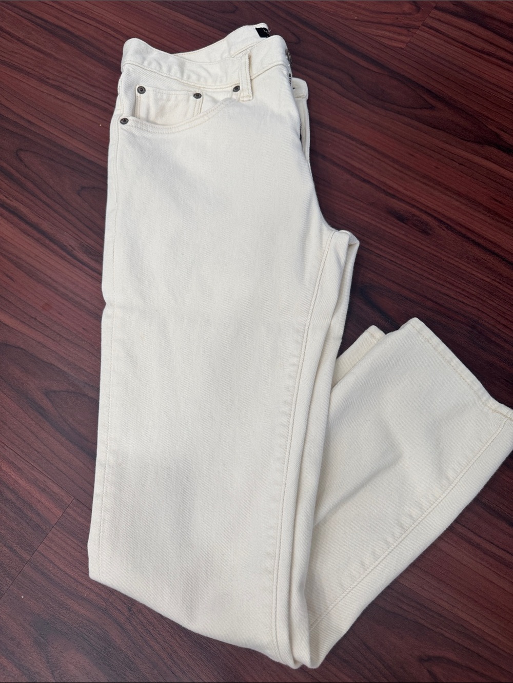 MEN Banana Republic Straight-Leg Jeans in Cream. New without Tags